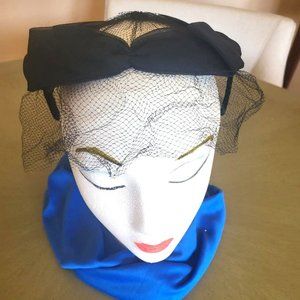Vintage 1950's Black Headband/Fascinator Style Hat with Netting